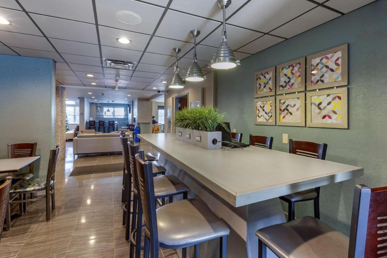 Best Western Plus Woodstock Inn & Suites Eksteriør billede