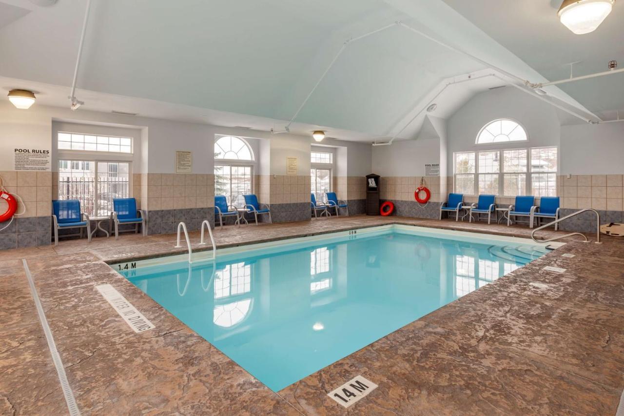 Best Western Plus Woodstock Inn & Suites Eksteriør billede